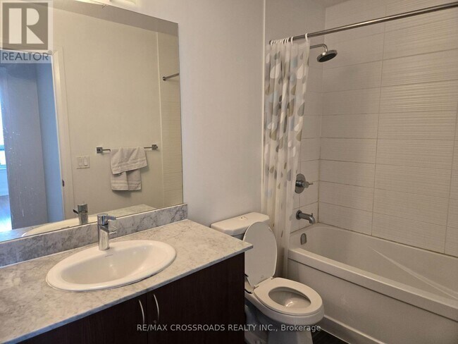 Photo du bâtiment - 376-1376 Hwy 7