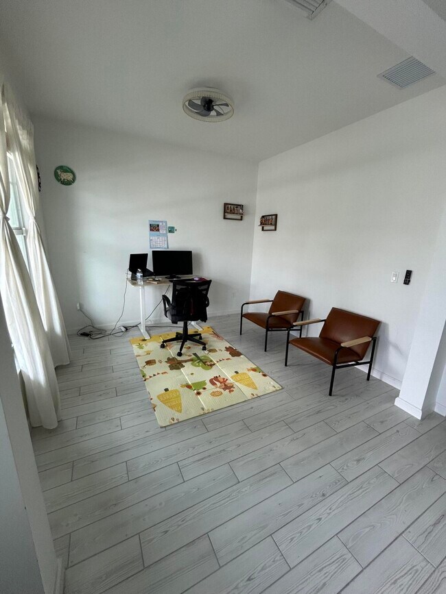 Foto del edificio - 12808 SW Eleanor Dr