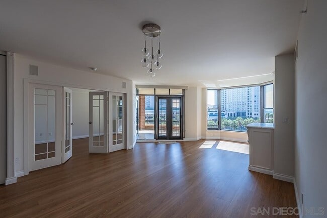 Building Photo - 500 W Harbor Dr