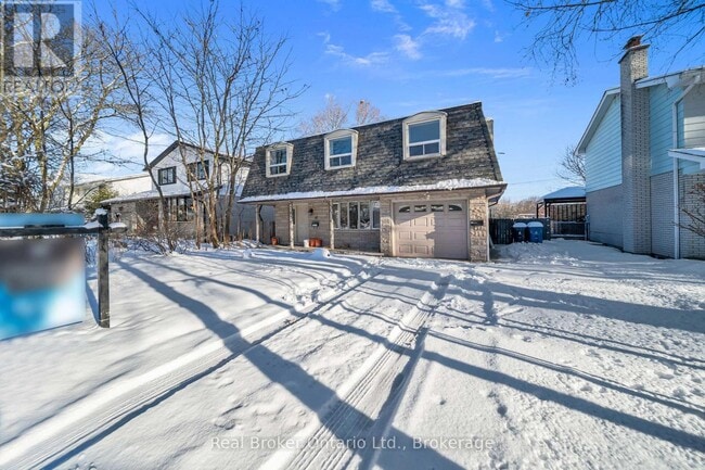 Building Photo - 61 Vanier Dr