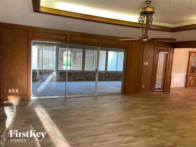 Building Photo - 2117 Pembrooke Pl