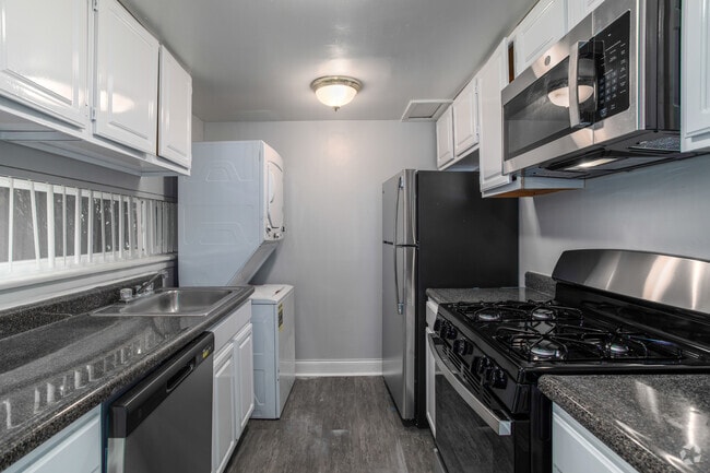 Kitchen - Franklin Square Townhomes