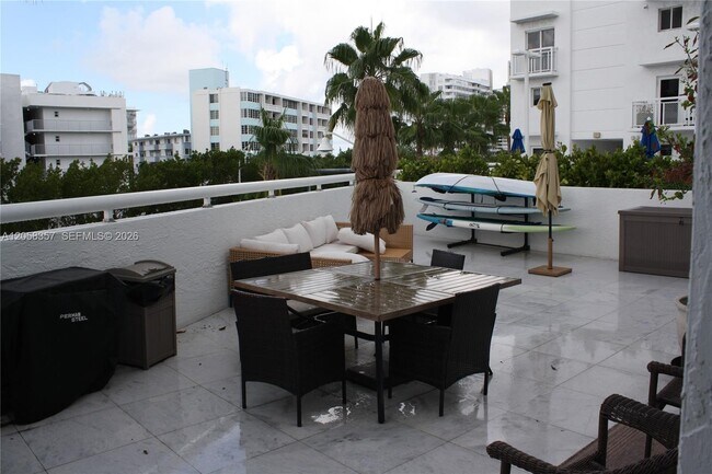 Building Photo - 1701 Sunset Harbour Dr