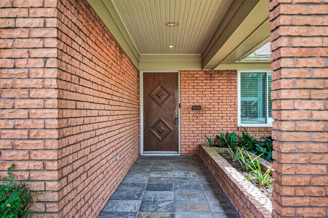 Foto del edificio - 7223 Alderney Dr