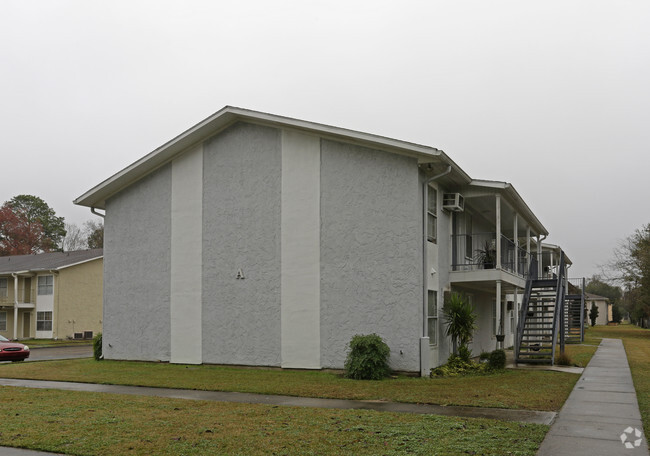 Building Photo - Acadian Manor