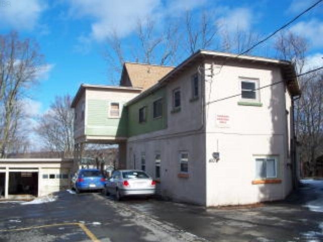 Building Photo - Hillview Villa