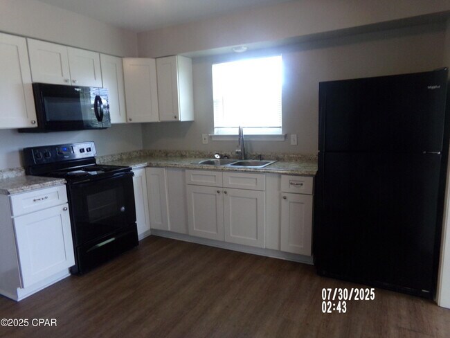 Foto del edificio - 3918 E 11th St