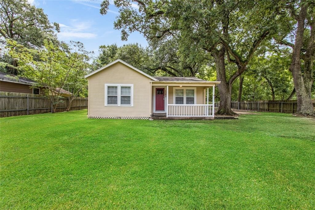 1265 Pecan St, Clute, TX 77531 House Rental in Clute, TX