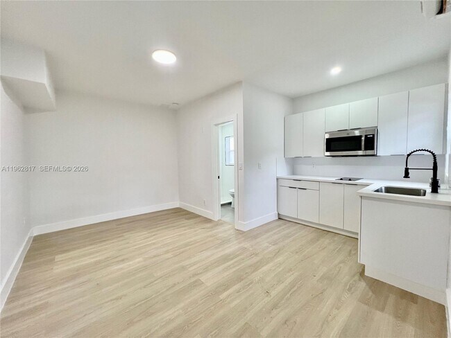 Foto del edificio - 2480 NW 96th St