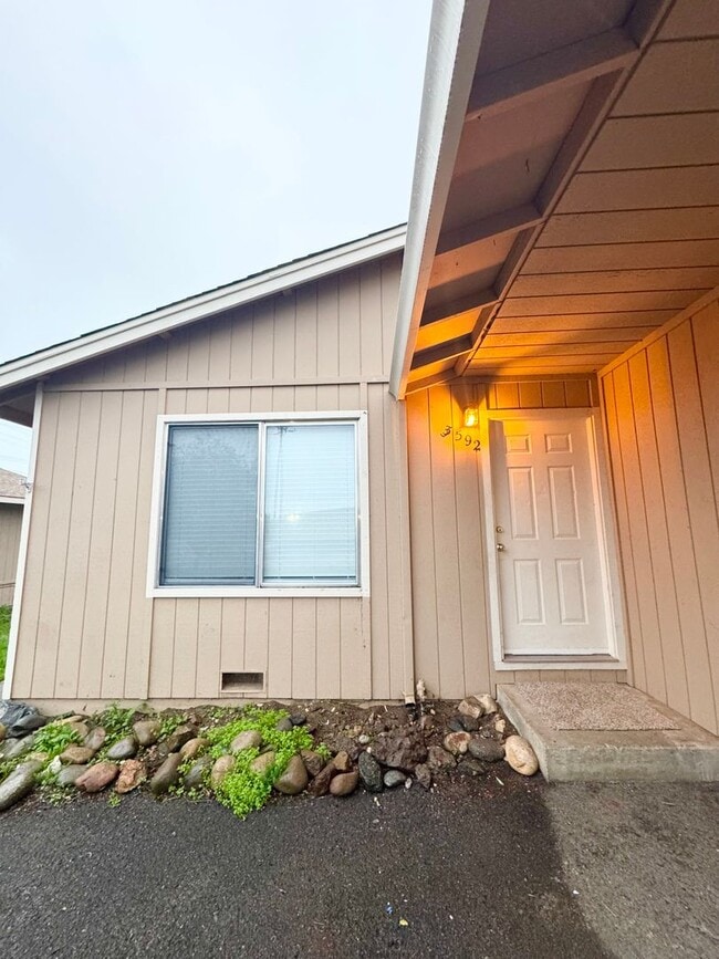 Building Photo - Spacious Home in S. Redding w/ New Upgrades