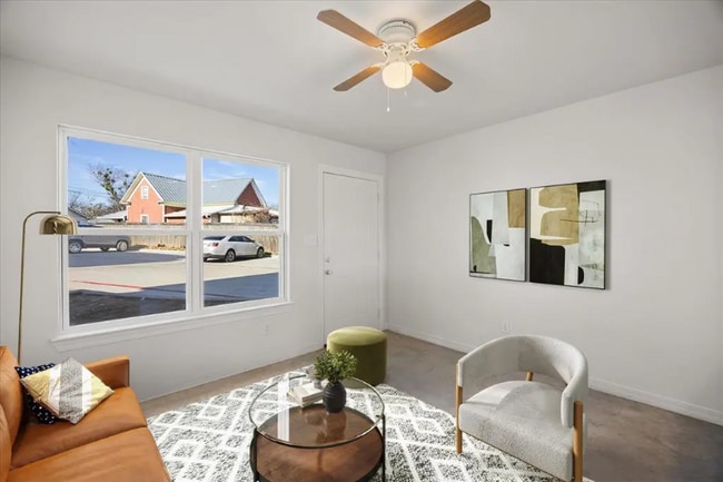 Foto del edificio - 645 N McCart St