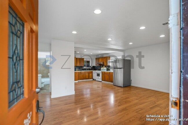 Foto del edificio - 909 N Estates Dr