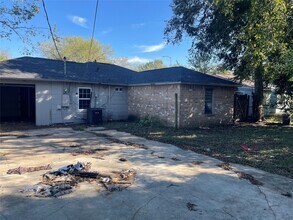 Building Photo - 8814 Delilah St