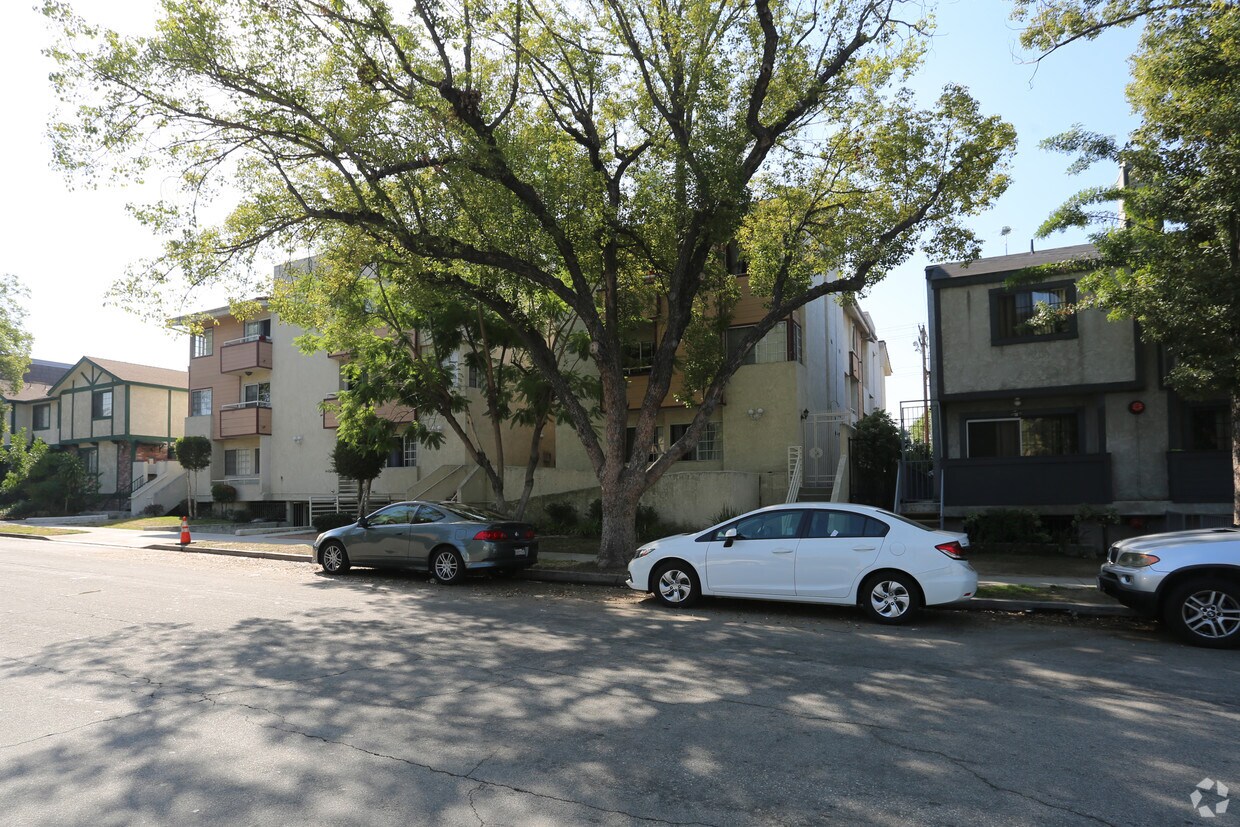 Building Photo - 456 Myrtle St