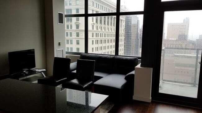 Foto del edificio - 235 W Van Buren St