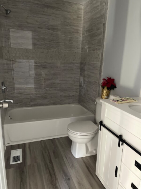 Foto principal - 2200 Hall St