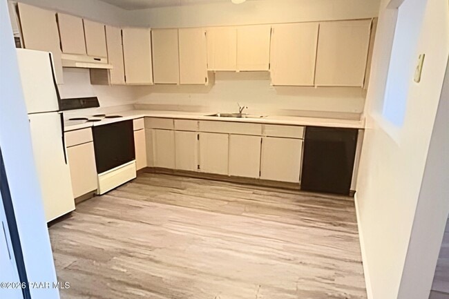 Building Photo - 6069 N Rockland Dr