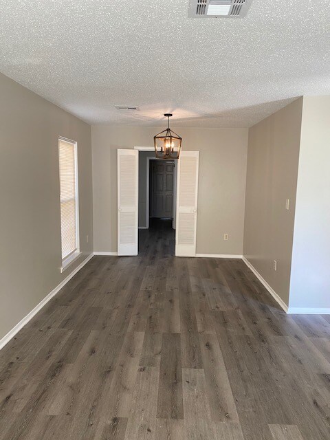 Foto del edificio - 5725 Belleau Dr