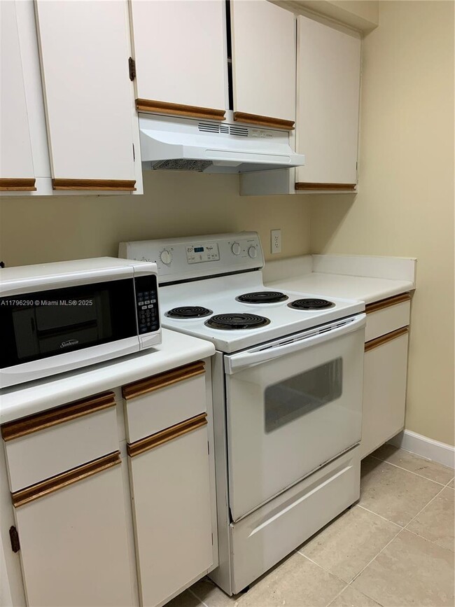 Foto del edificio - 530 S Park Rd