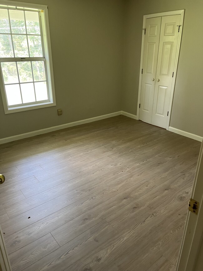Building Photo - 3705 Crest Dr