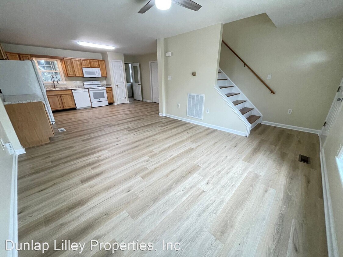 3 br, 3.5 bath House 907A N. Greensboro St House Rental in