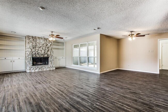 Building Photo - 3204 Overton Park Dr W