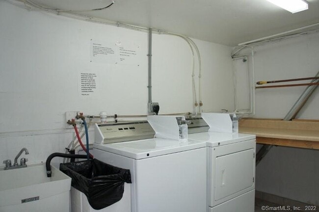 Building Photo - 25 Maple St