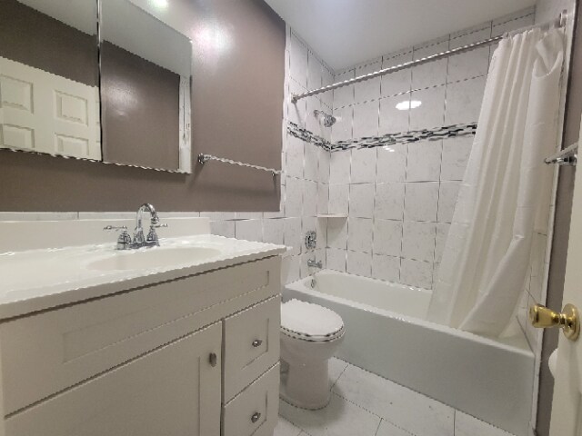 Baño renovado - 1401 Weldon Pl S