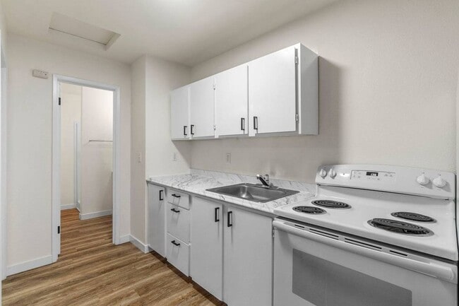 Interior Photo - Emerald Greens