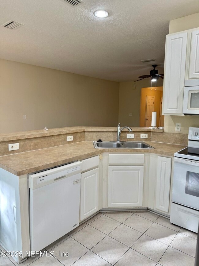 Foto del edificio - 4891 Castlegate Ct