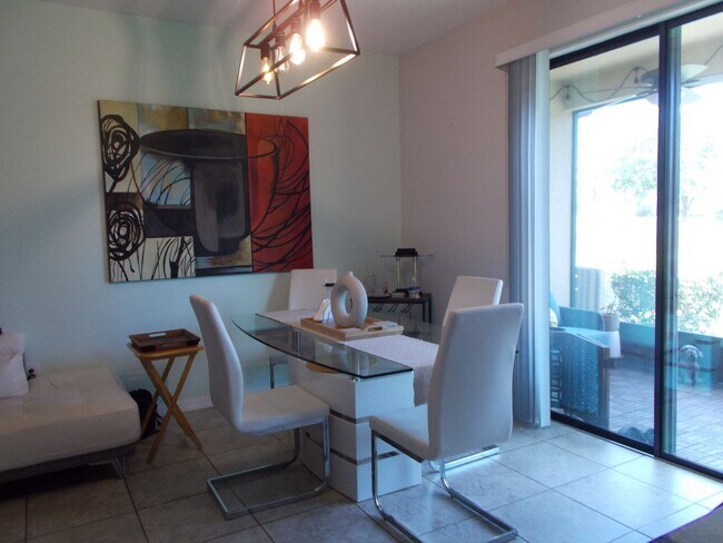 Foto del edificio - 2406 Seven Oaks Dr