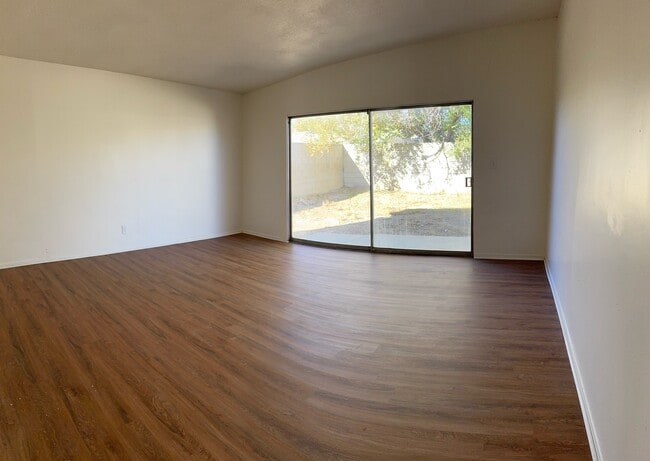 Building Photo - 1115 W Avenue H6