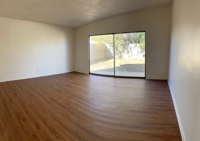 Foto del edificio - 1115 W Avenue H6