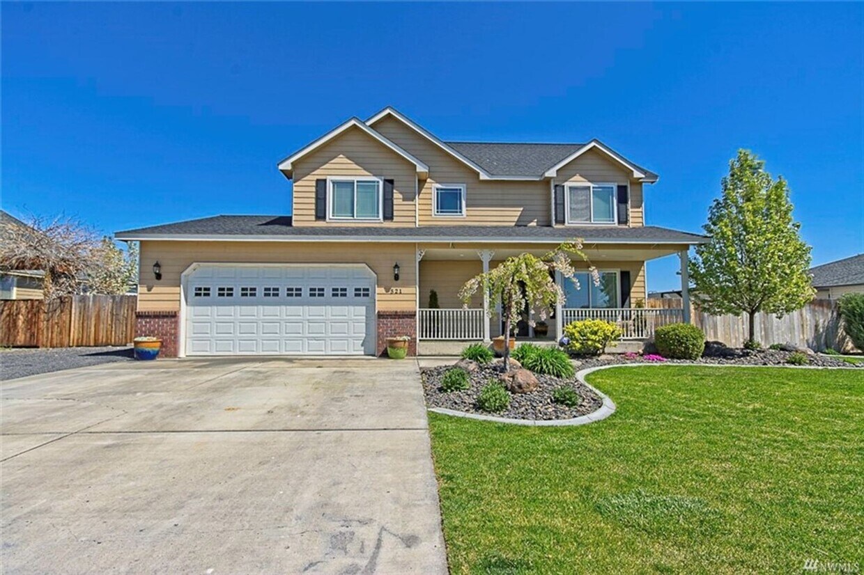4 br, 2.5 bath House 521 N Crestview Dr. House Rental in Moses Lake