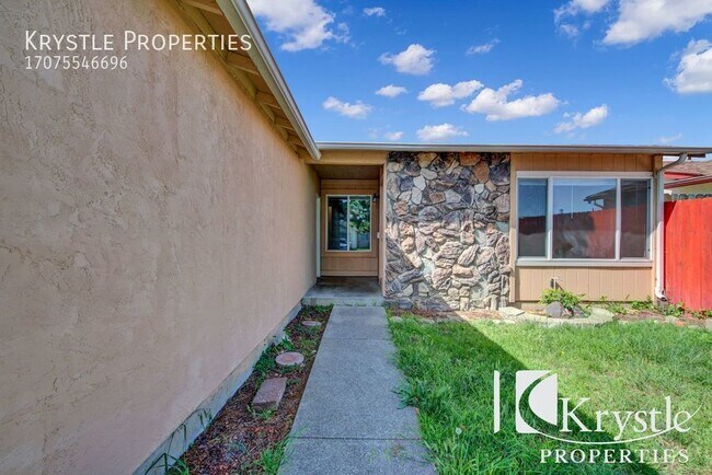 Building Photo - Updated, single-level home located in Nort...