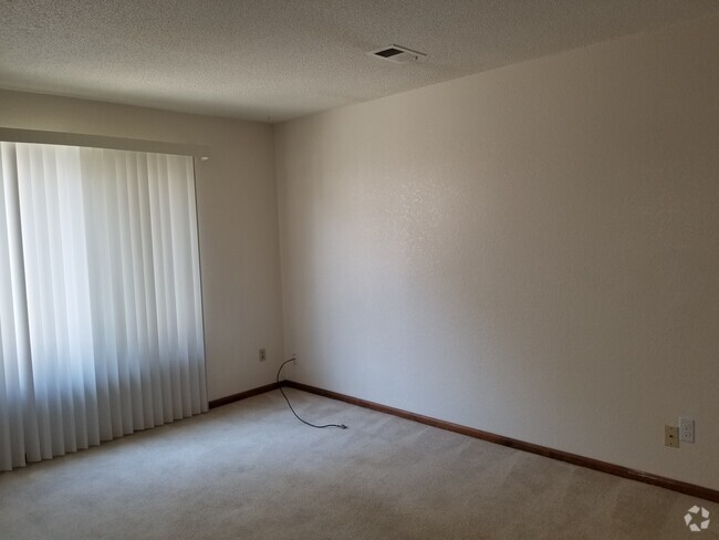 Building Photo - 916 44th Ave Ct