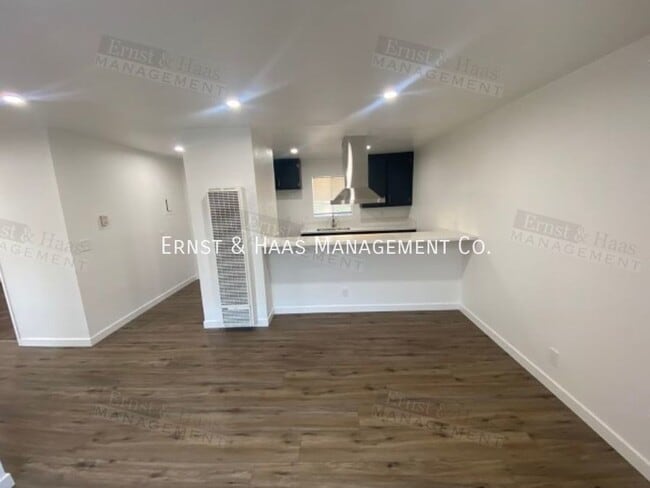 Building Photo - Renovated Spacious Condo-Style Apartment, ...