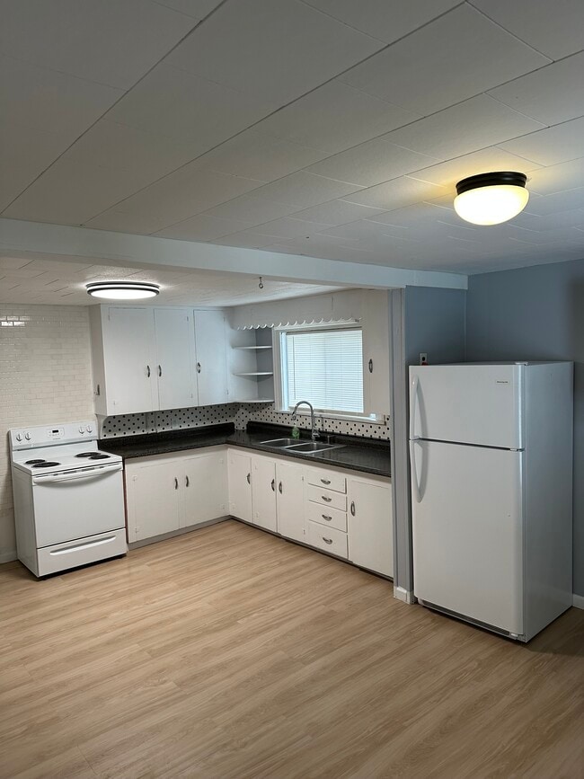 Kitchen - 144 Chapin St