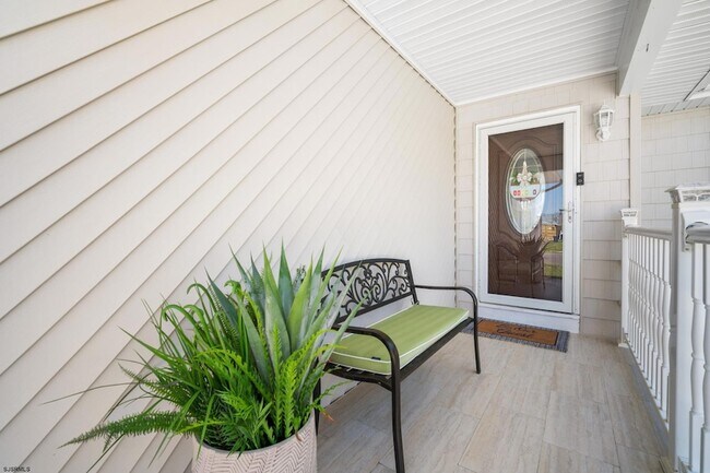 Building Photo - 10 Explorer Rd