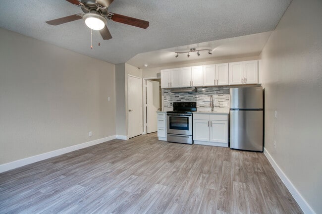 Studio 321SF Platinum - Valencia Park