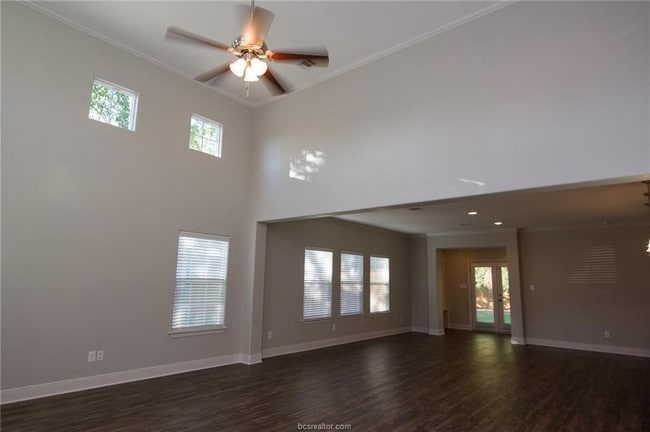 Building Photo - 607 Montclair Ave