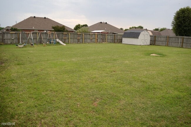 Building Photo - 3 br, 2 bath House - 609 Sumac