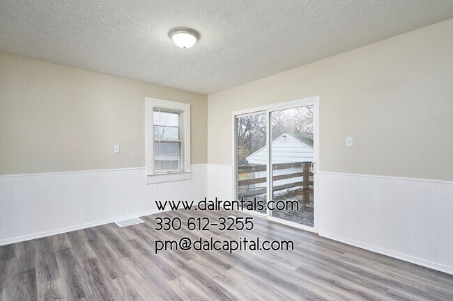 Building Photo - Kenmore - Renovated 3 bedroom 2 bath home