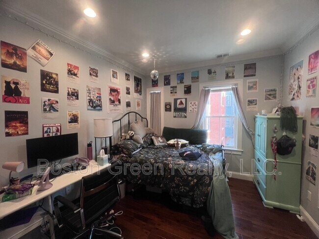 Building Photo - 140 Marcella St