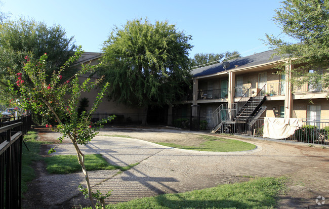 Building Photo - Country Club Village Apartments