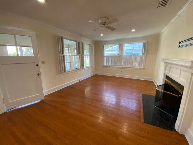 Building Photo - Beautiful Home near San Marco Square!