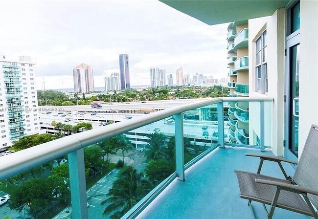 Foto del edificio - 19390 Collins Ave