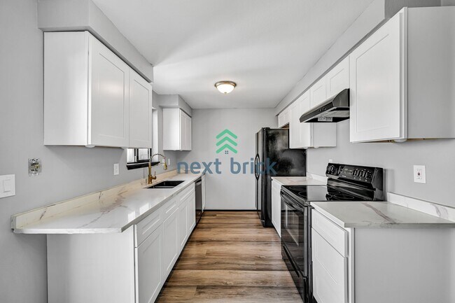 Foto del edificio - 2 BED & 1.5 BATH DUPLEX FOR RENT