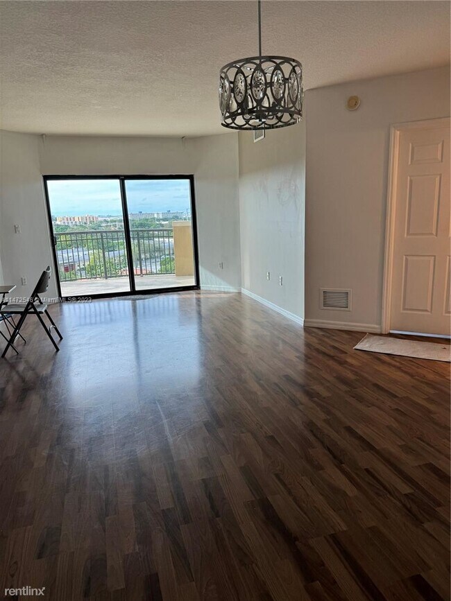 Foto del edificio - 3 br, 2 bath House - 4242 NW 2nd St Apt 704