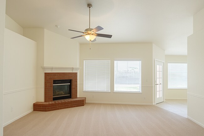 Foto del edificio - 1077 W Saffron St